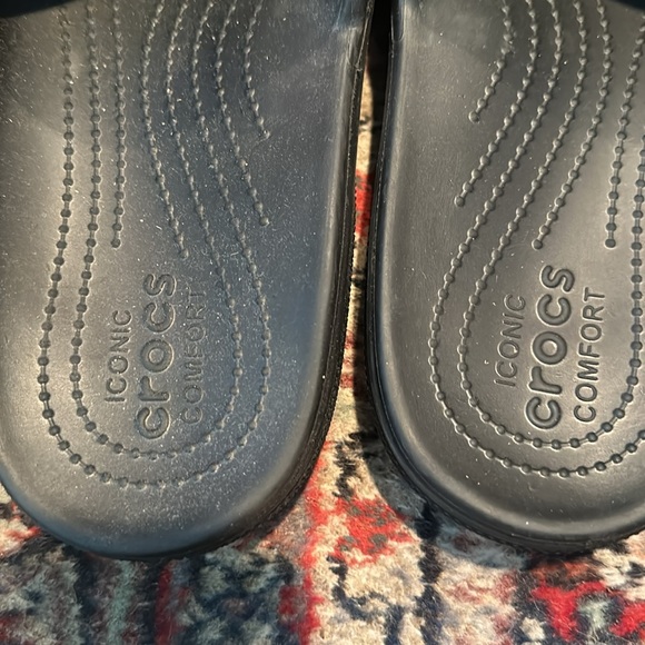 Men’s black crocs slip on shoes - Picture 5 of 6
